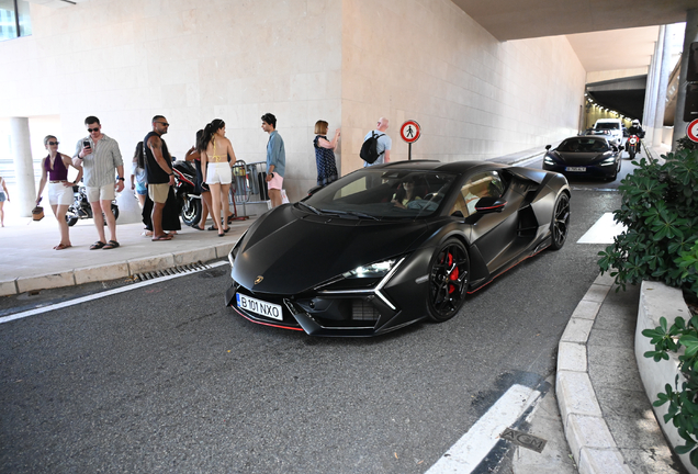 Lamborghini Revuelto