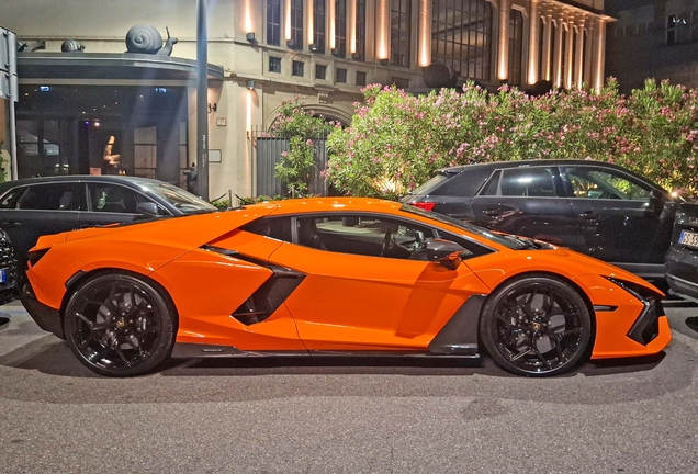 Lamborghini Revuelto