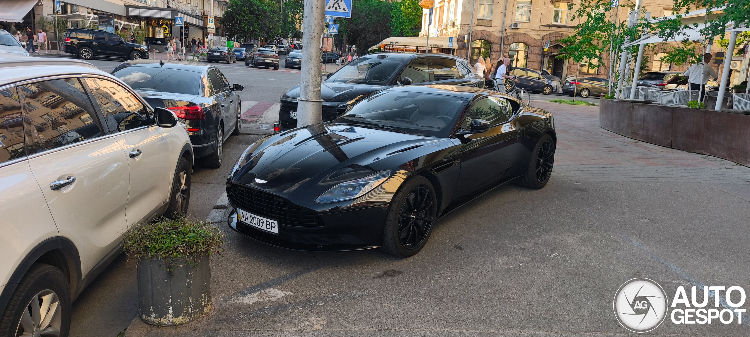 Aston Martin DB11 AMR