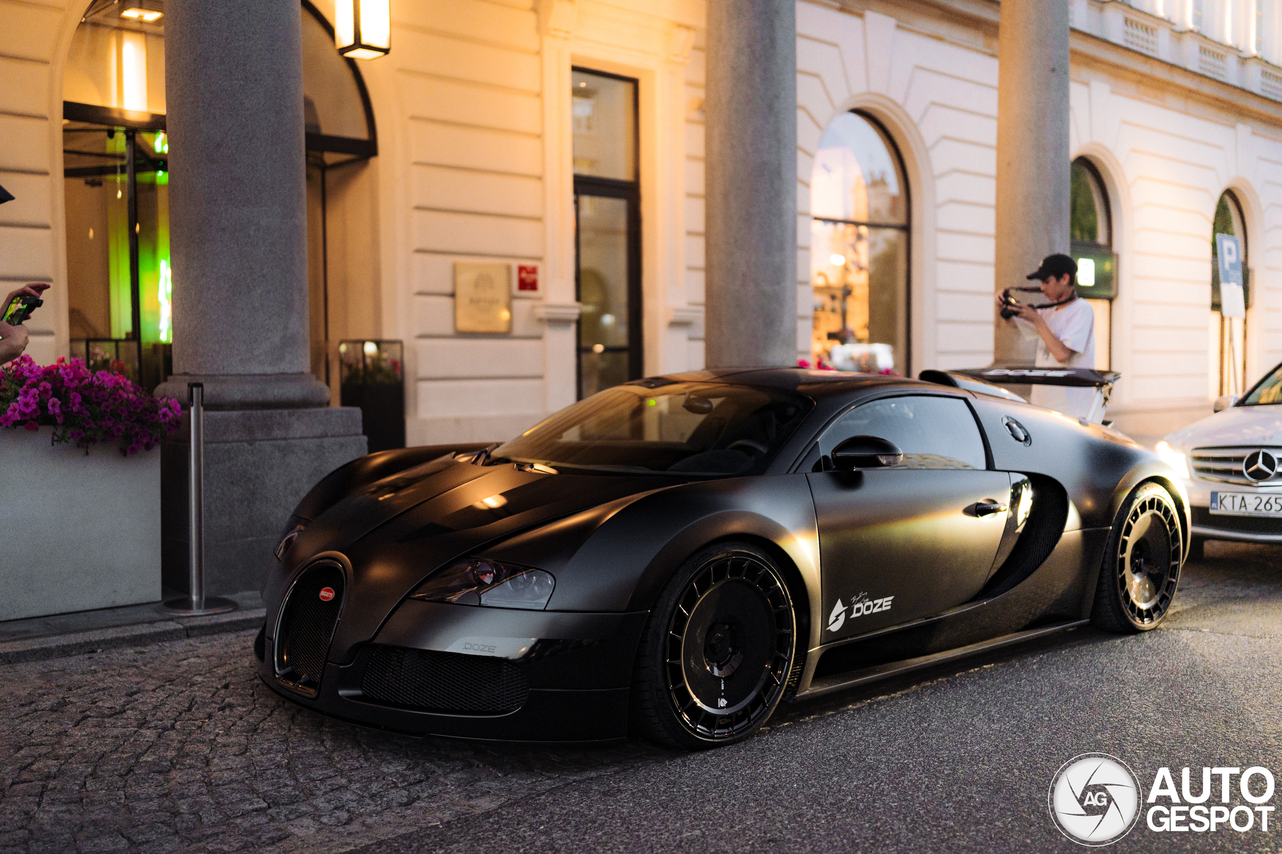 Duistere Bugatti Veyron is perfect vervoer voor Batman