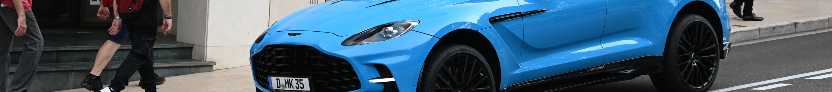 Aston Martin DBX707