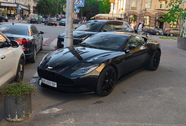 Aston Martin DB11 AMR