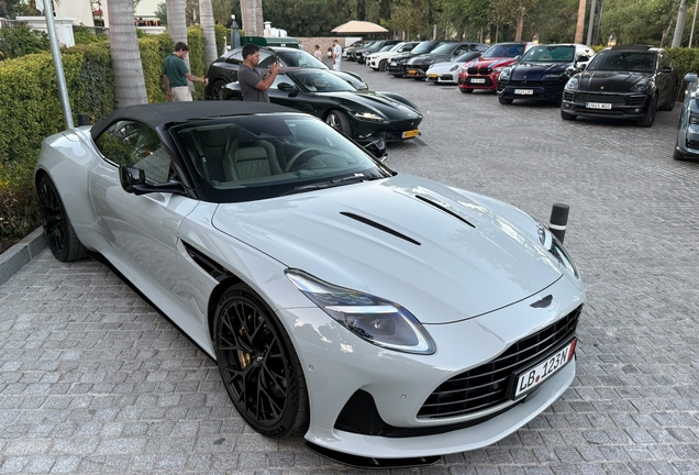 Aston Martin DB12 Volante