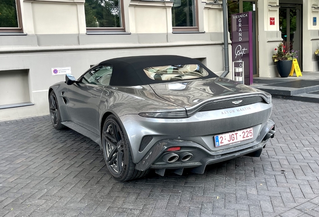 Aston Martin V8 Vantage Roadster 2025