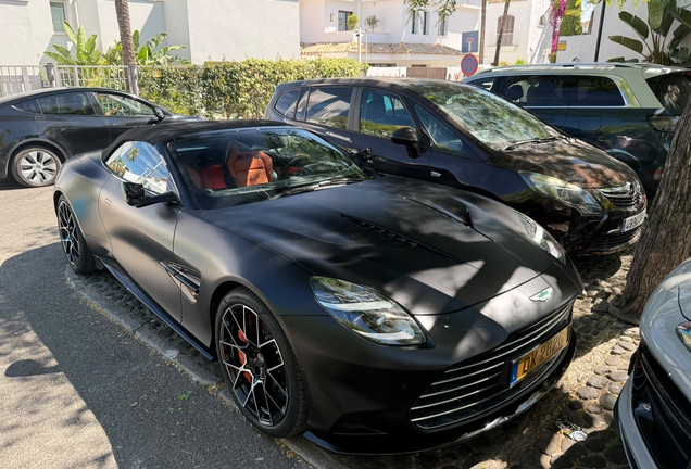Aston Martin Vanquish Volante 2025