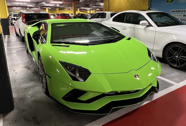Lamborghini Aventador S LP740-4