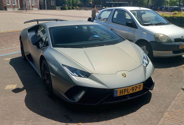 Lamborghini Huracán LP640-4 Performante