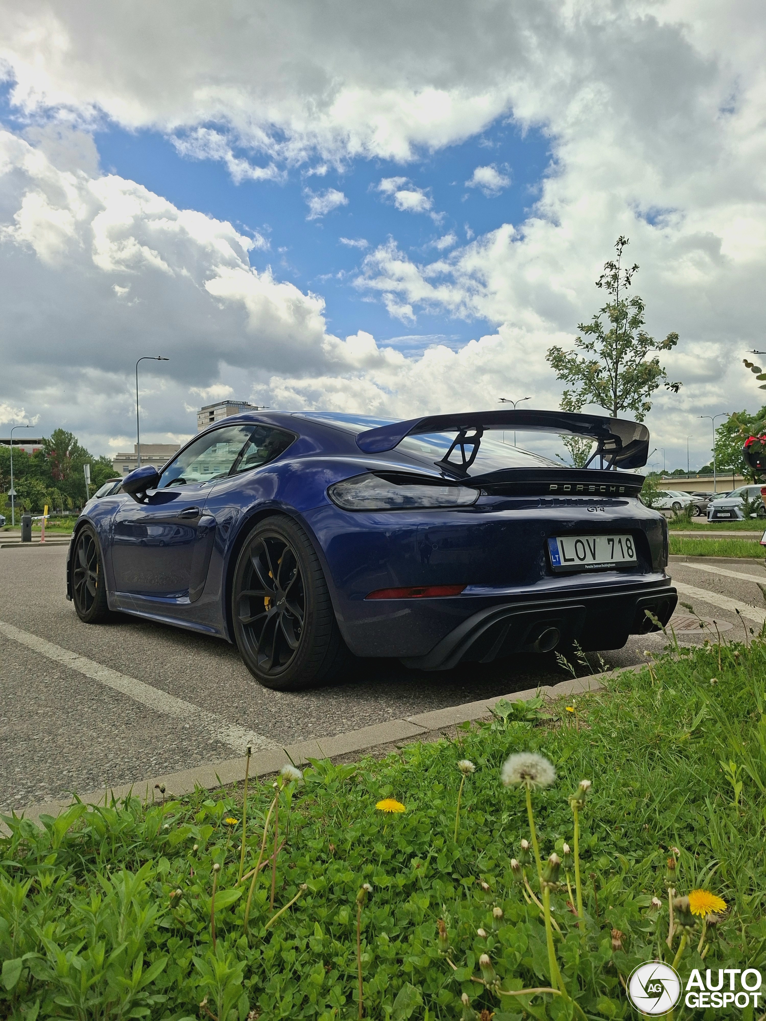 Porsche 718 Cayman GT4