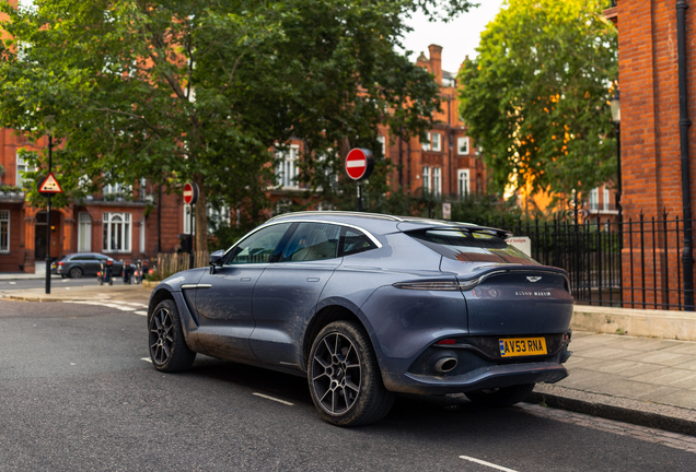 Aston Martin DBX