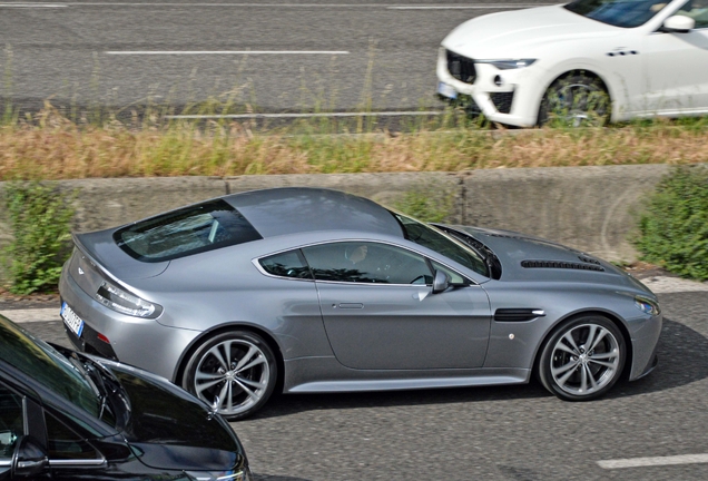 Aston Martin V12 Vantage