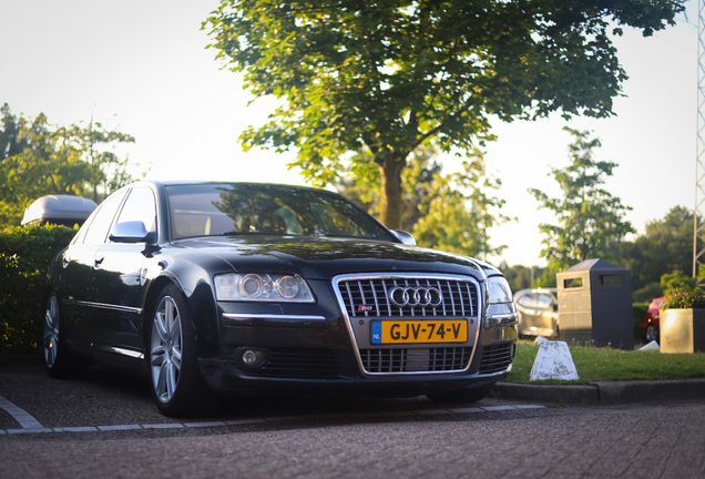 Audi S8 D3