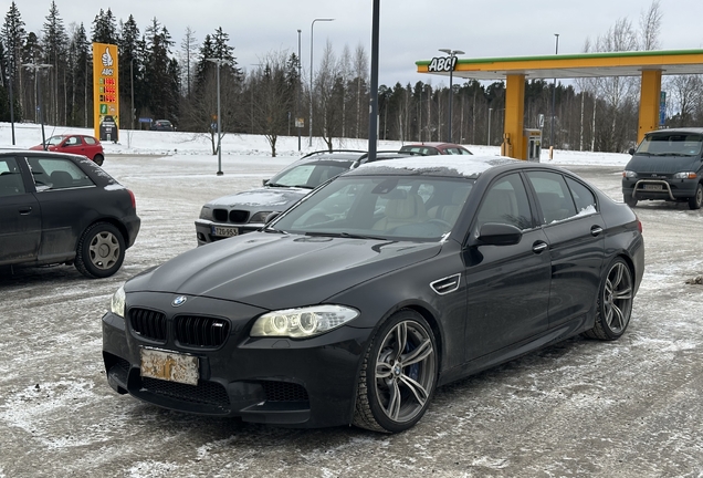 BMW M5 F10 2011