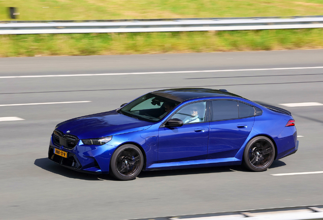BMW M5 G90