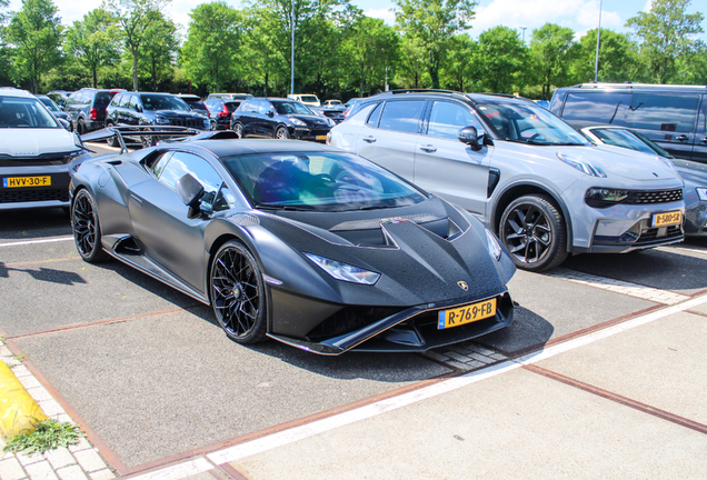 Lamborghini Huracán LP640-2 STO