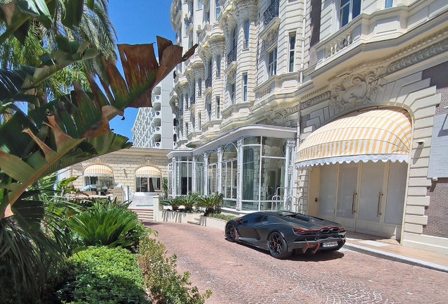 Lamborghini Revuelto
