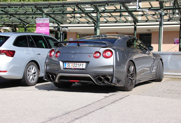 Nissan GT-R