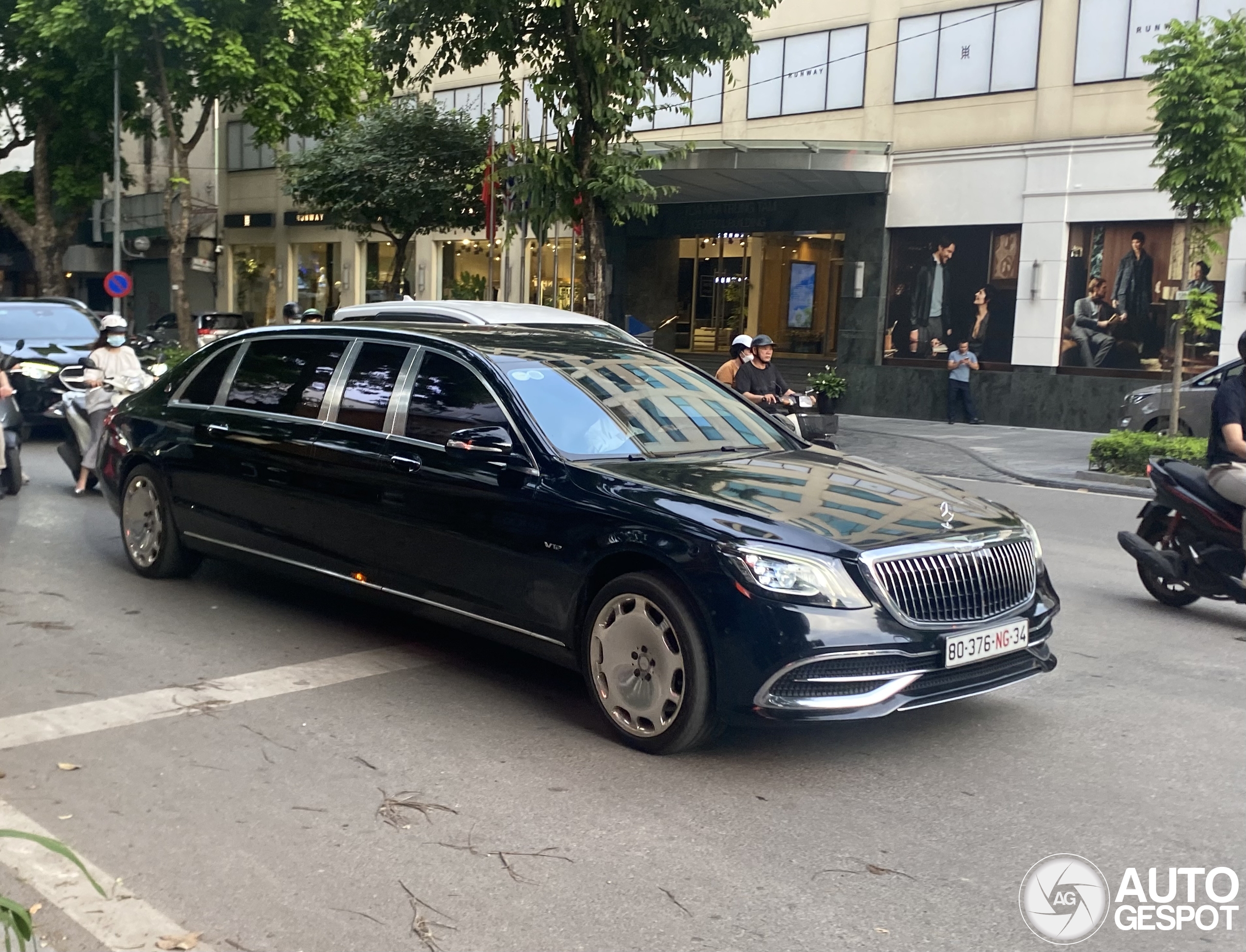 Mercedes-Maybach S 650 Pullman VV222