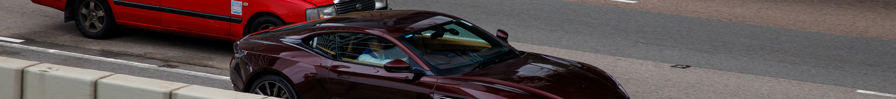 Aston Martin DB11 V8