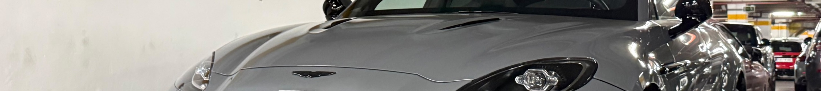 Aston Martin DBX707