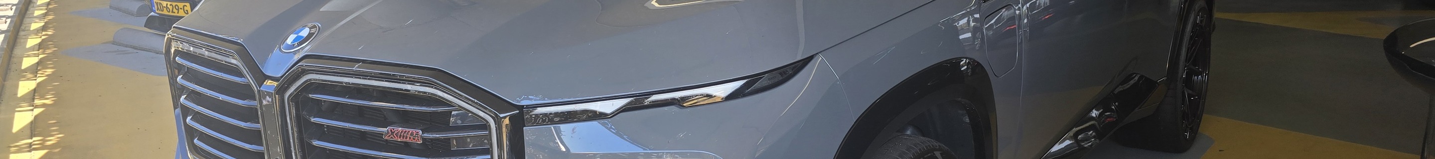 BMW XM G09 Label Red