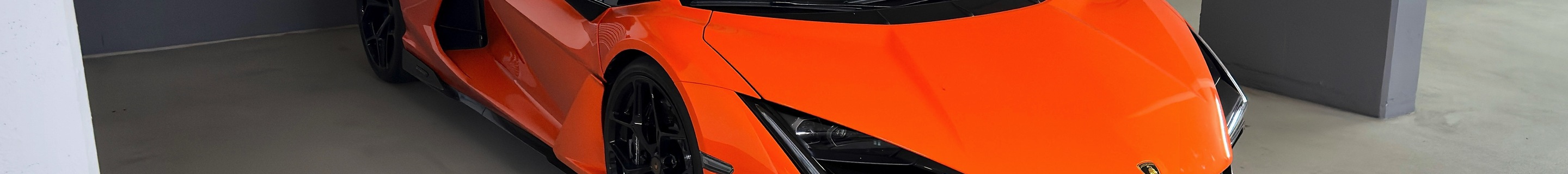 Lamborghini Revuelto