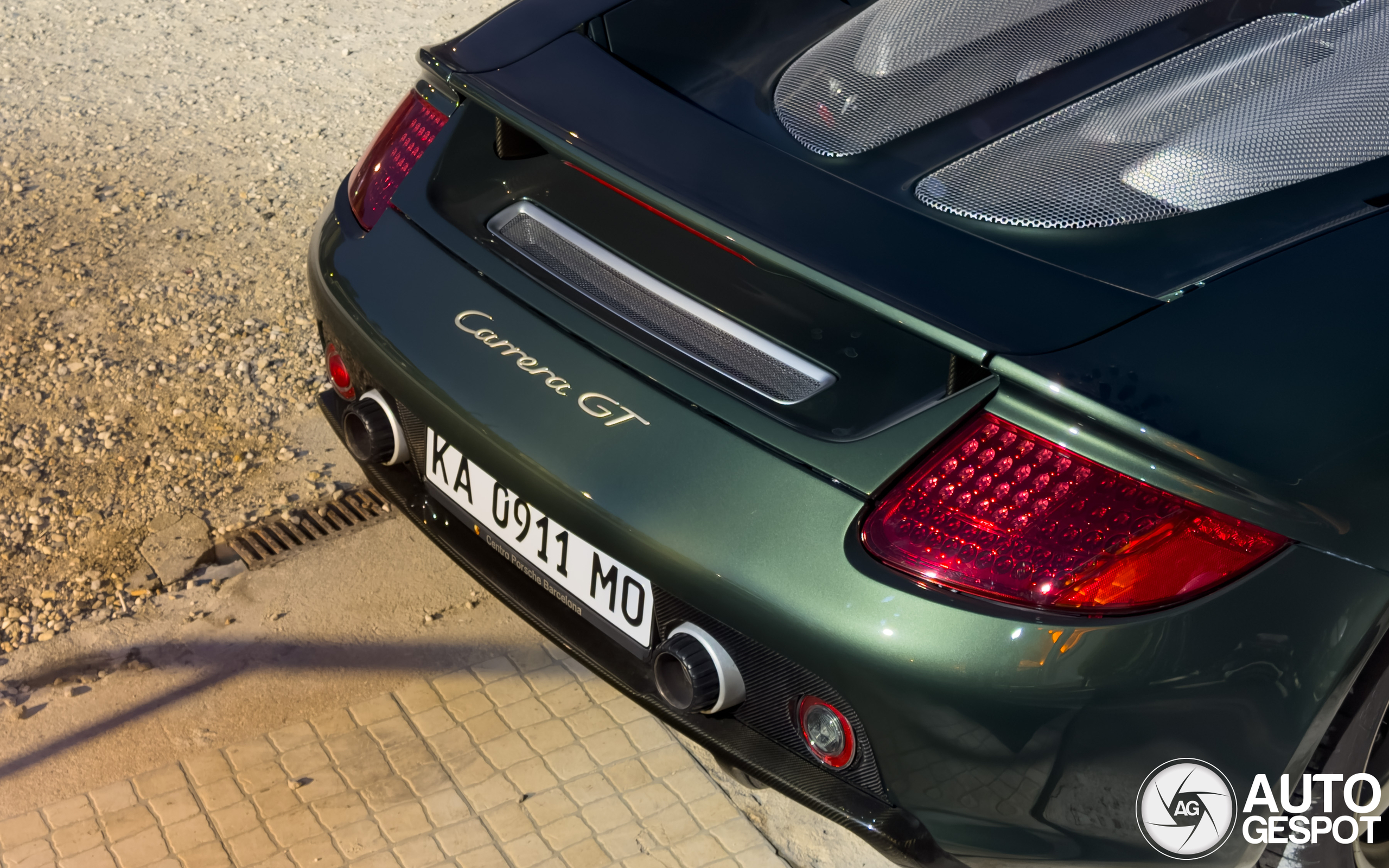 Donkergroene Porsche Carrera GT gespot in Cascais