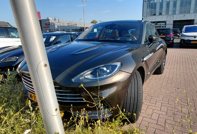 Aston Martin DBX