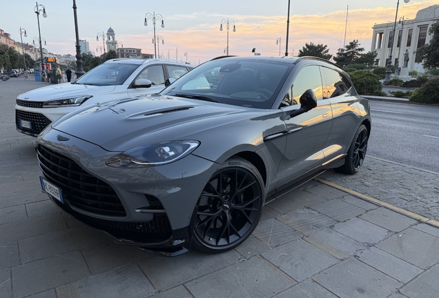 Aston Martin DBX707