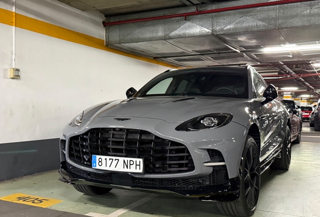 Aston Martin DBX707