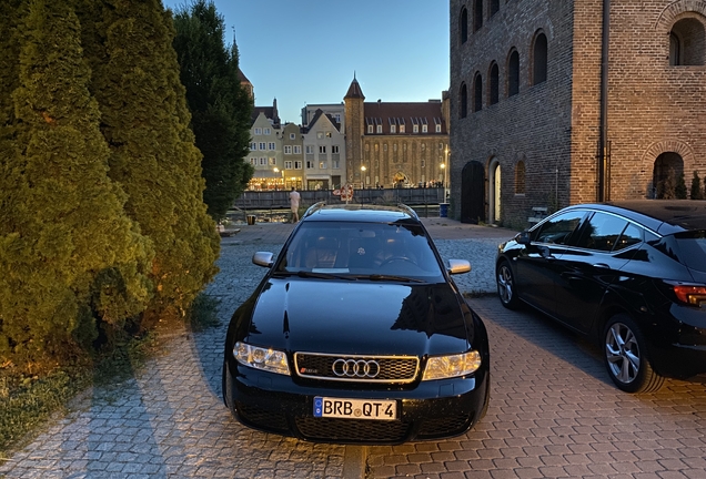 Audi RS4 Avant B5