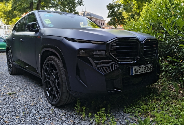 BMW XM G09 Label Red