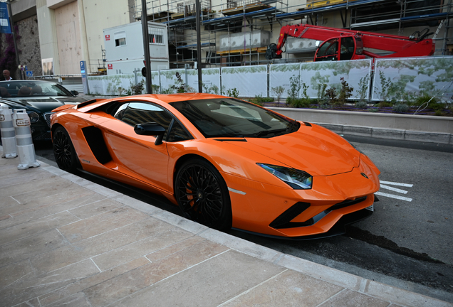 Lamborghini Aventador S LP740-4