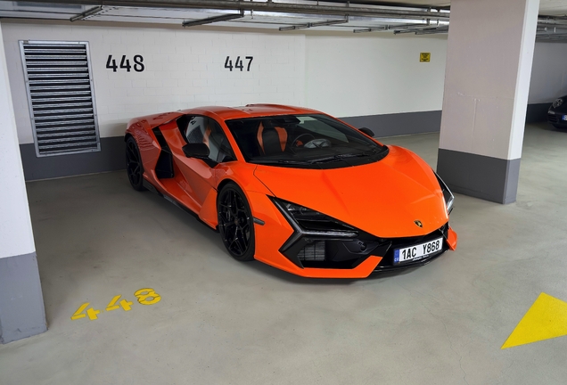 Lamborghini Revuelto