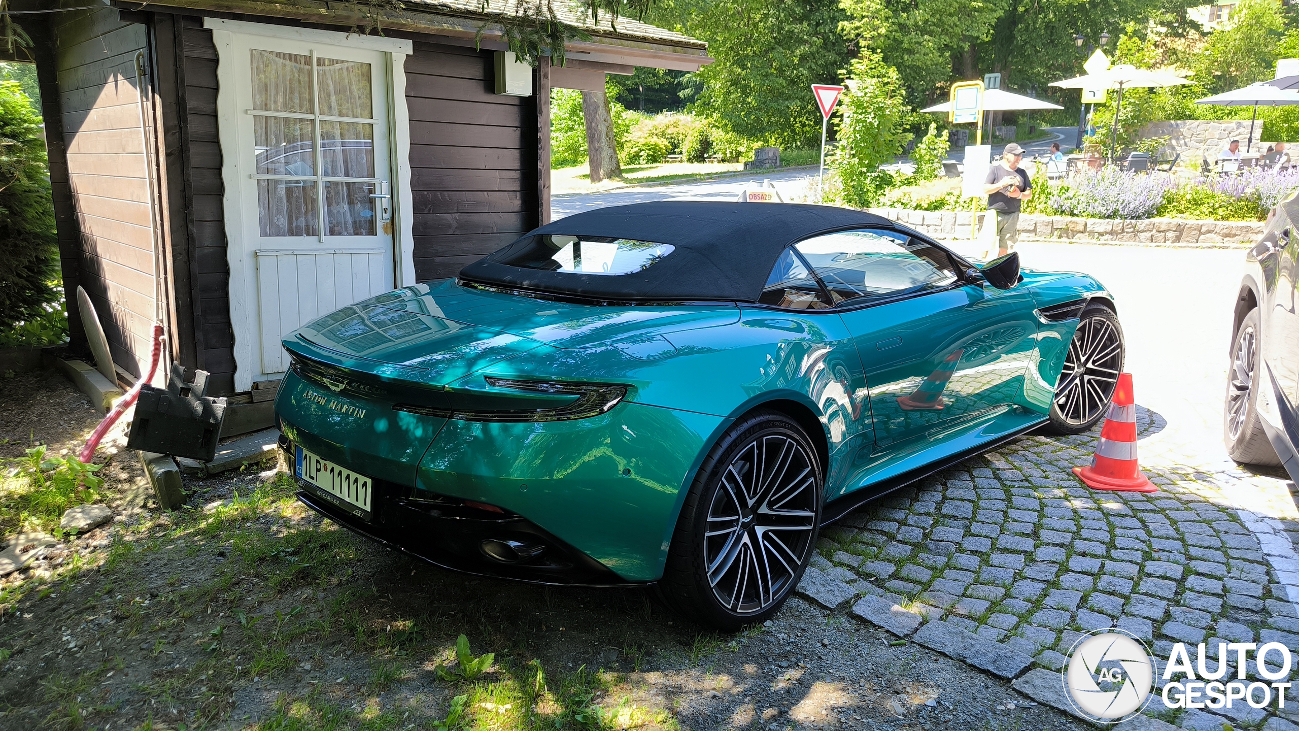 Aston Martin DB12 Volante