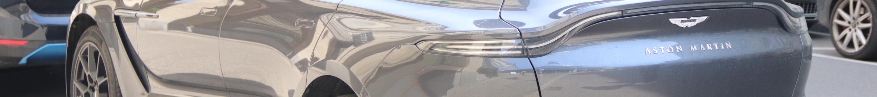 Aston Martin DBX707