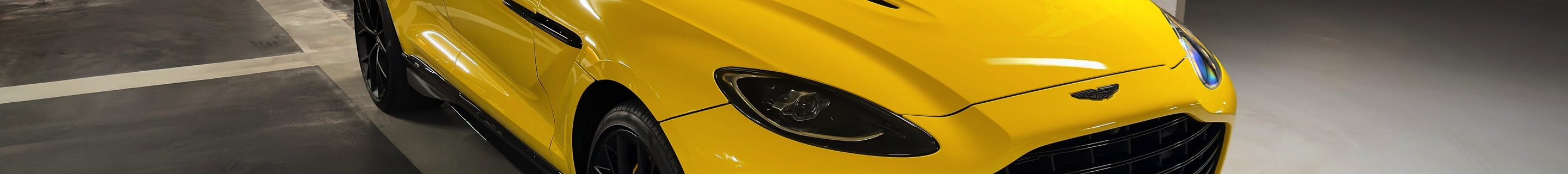 Aston Martin DBX707