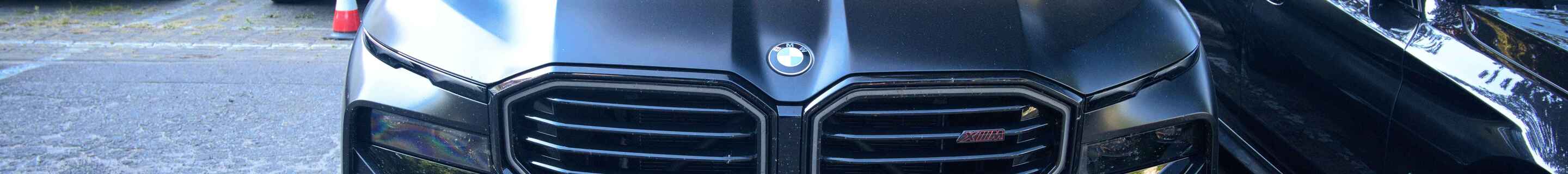 BMW XM G09 Label Red