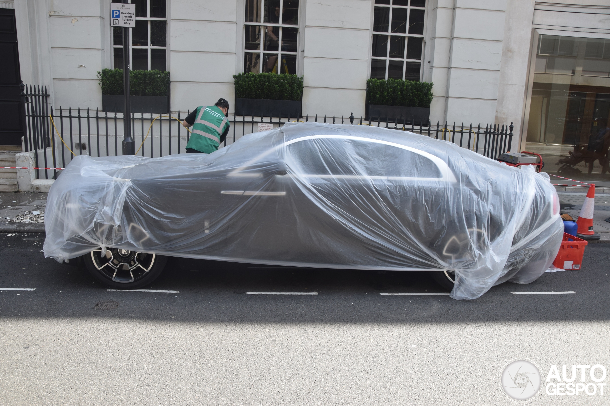 Rolls-Royce Wraith krijgt een vorstelijke behandeling