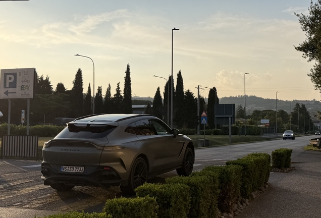 Aston Martin DBX707