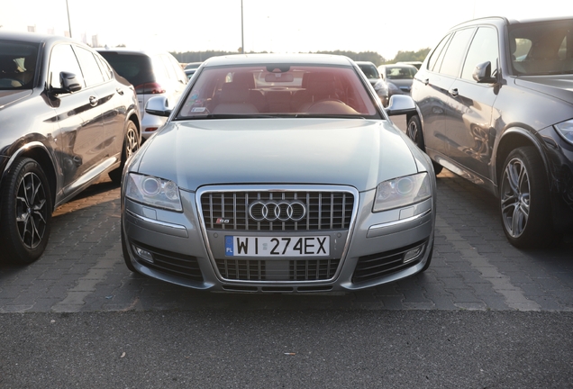 Audi S8 D3