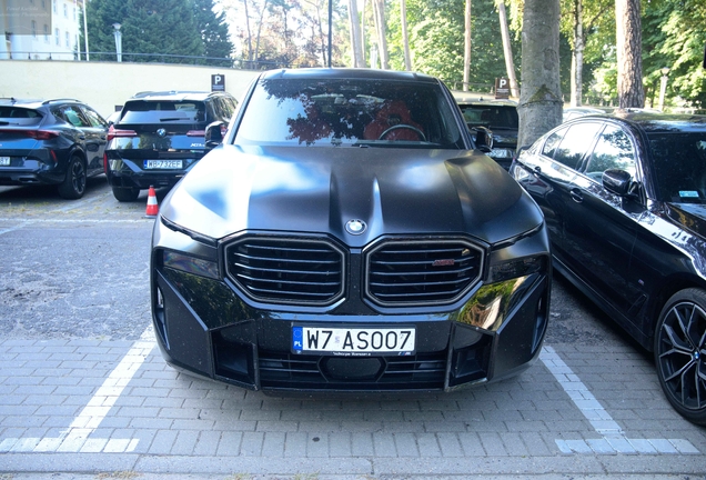 BMW XM G09 Label Red