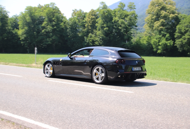 Ferrari GTC4Lusso