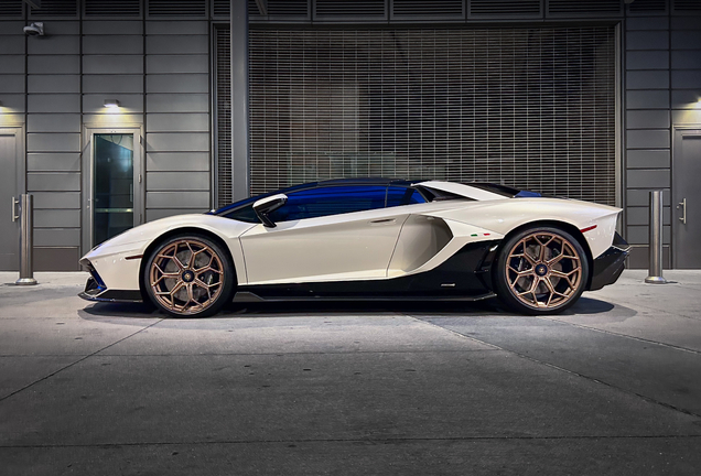 Lamborghini Aventador LP780-4 Ultimae Roadster