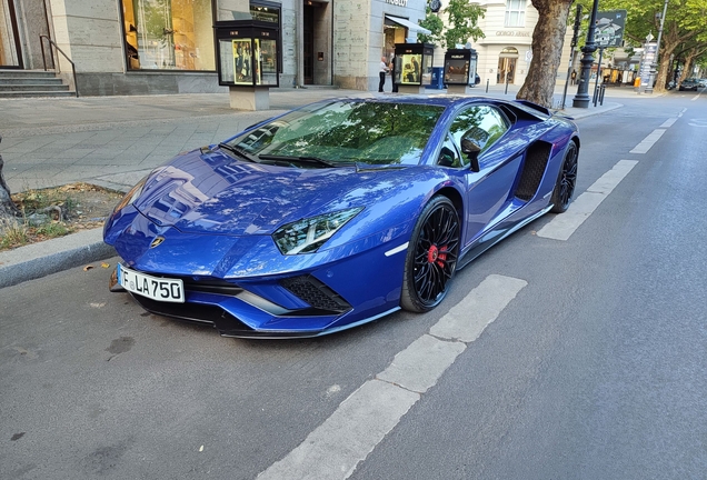 Lamborghini Aventador S LP740-4