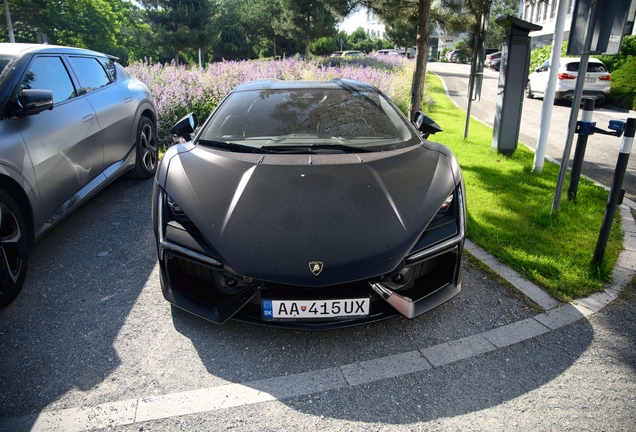 Lamborghini Revuelto