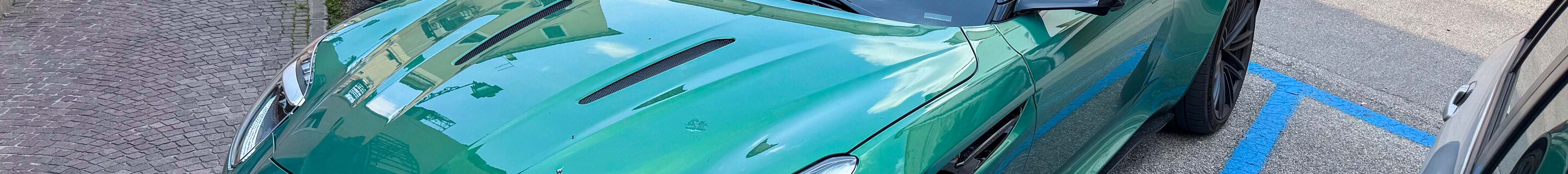Aston Martin DB12
