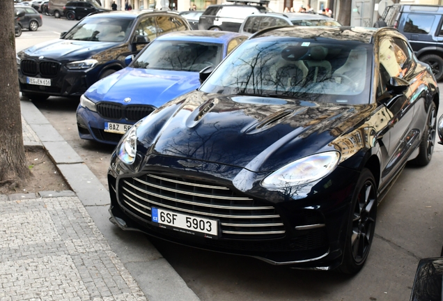 Aston Martin DBX707