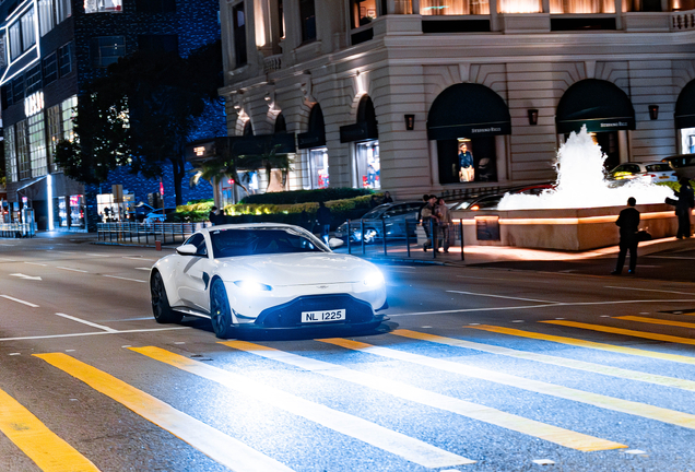 Aston Martin V8 Vantage 2018