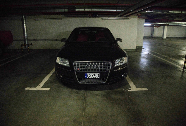 Audi S8 D3