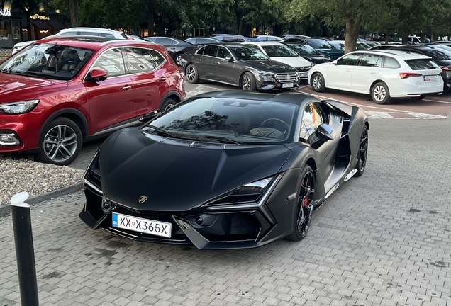 Lamborghini Revuelto